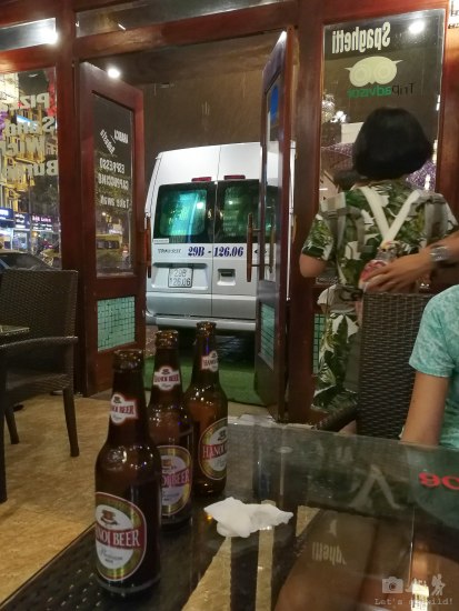 A door-to-door bus service for the spoiled tourists